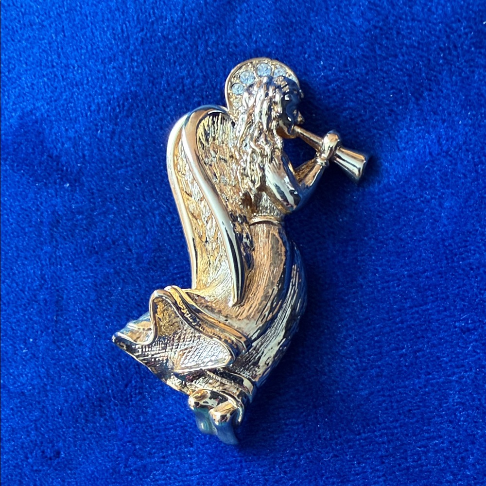 Gold Angel Trumpet Brooch - Gerrys Women's Jewelry